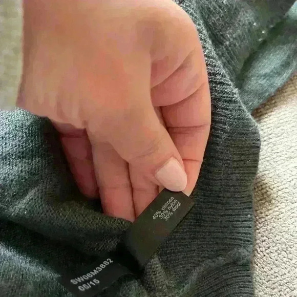 The Limited XS Green & Black Asymmetrical Loose Fit Sweater - Picture 5 of 7